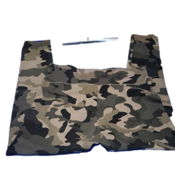 wild fable Pants - Wild Fable camo leggings sz. Medium